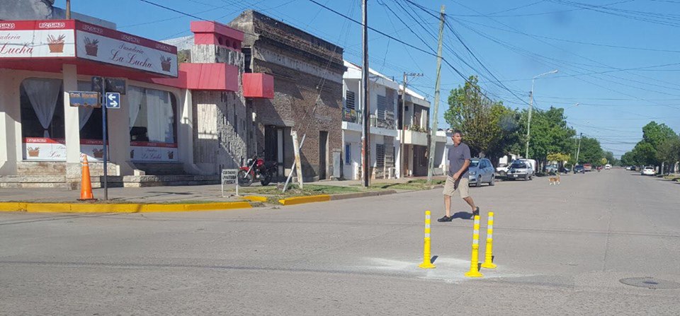 Marcos Juárez de la garita a los delineadores flexibles rebatibles