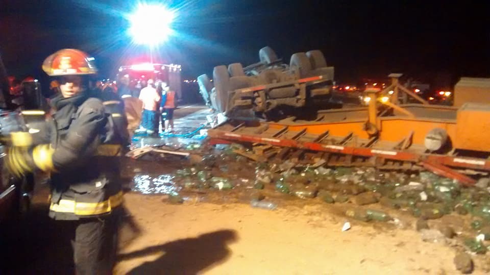 Choque de camiones en autopista