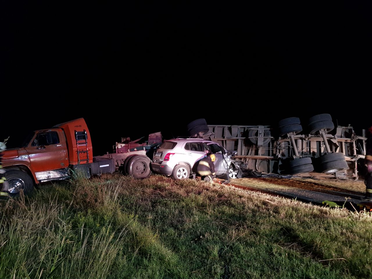 Choque de camión y camioneta en ruta 9