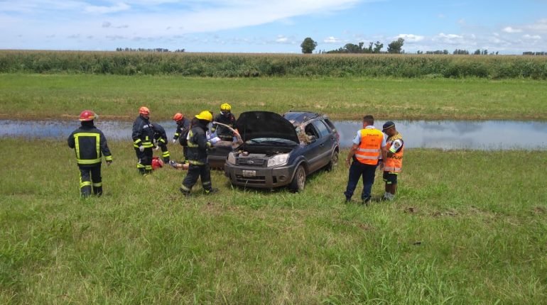 Vuelco en solitario sobre autopista
