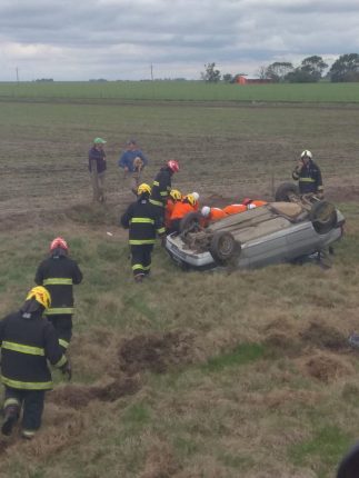 Vuelco en solitario sobre ruta 12