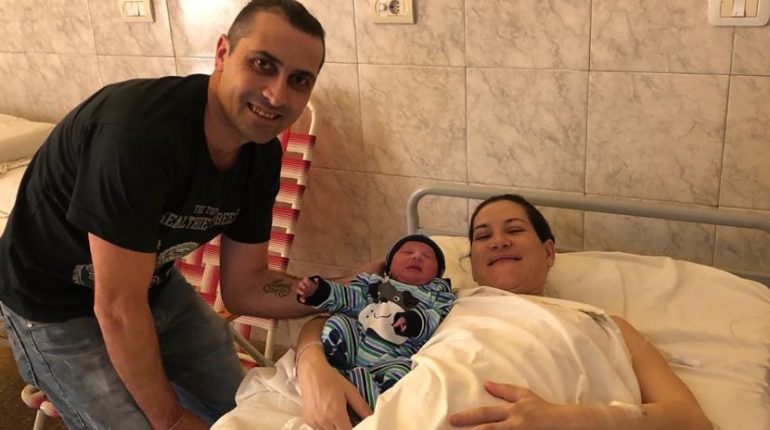 Nació el primer bebé de 2020