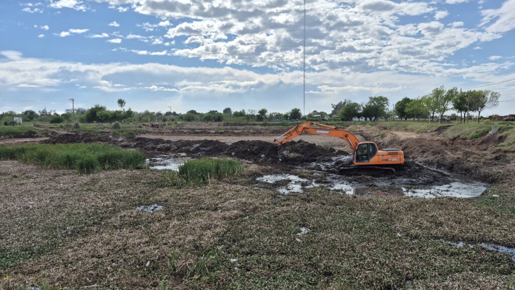 Dragado y limpieza del Lago El Panal en Marcos Juárez